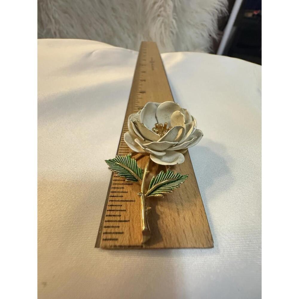 Vintage Crown Trifari White Enamel Rose Flower Stem Gold Tone Pin Brooch